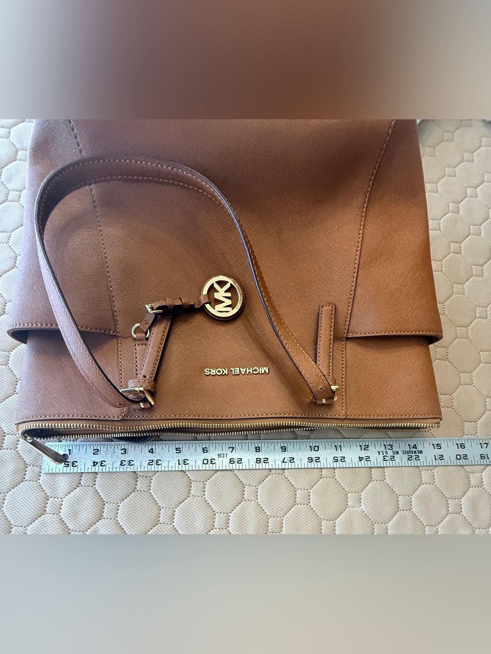 Michael Kors Jet Set Travel
Saffiano LeatherTote in 
Luggage Brown EUC like new! - Picture 16 of 17